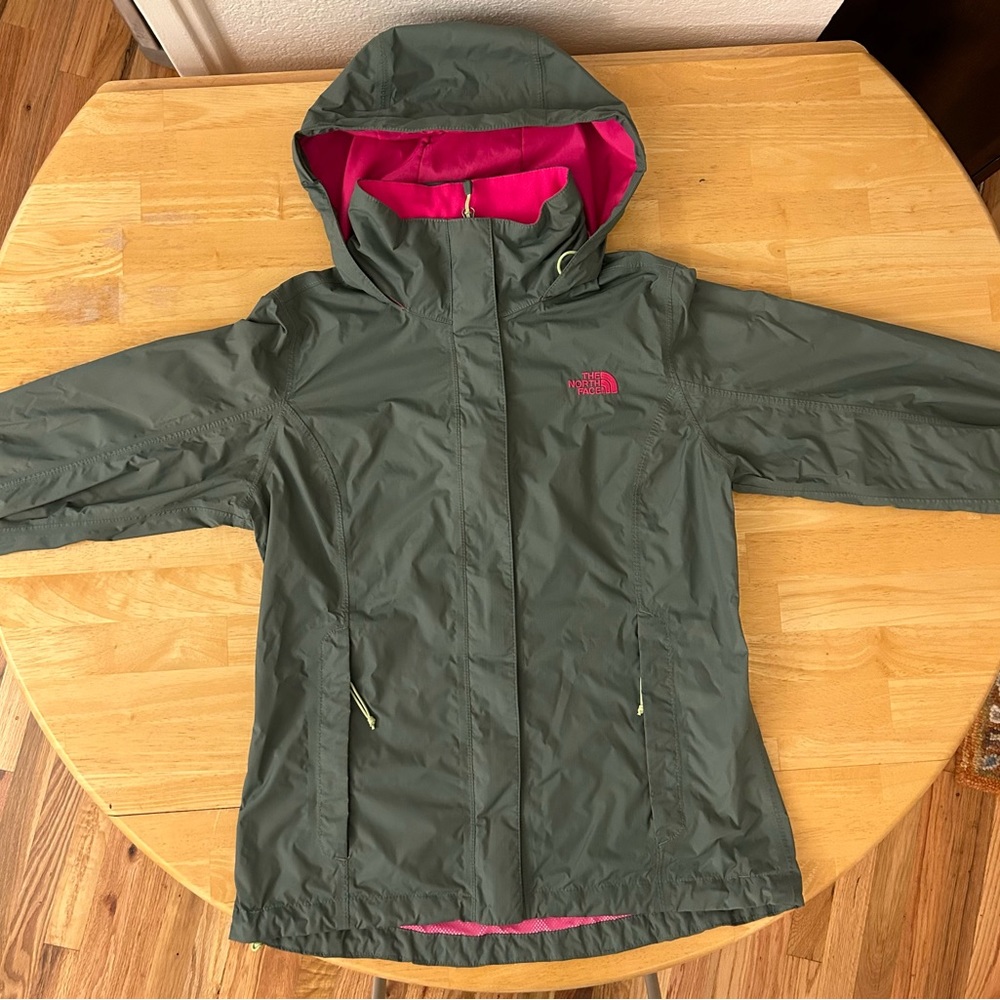 The North Face Resolve Jacket, small women’s waterproof jacket, raincoat shell,